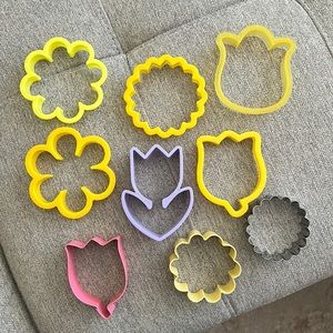 Variety of flower cookie cutters.
